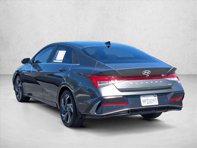 Used 2024 Hyundai Elantra Limited image 8