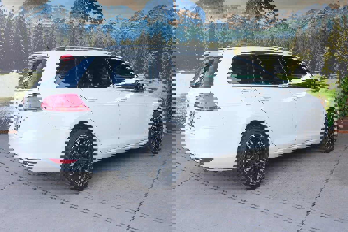 Used 2017 Volkswagen Golf SEL image 6