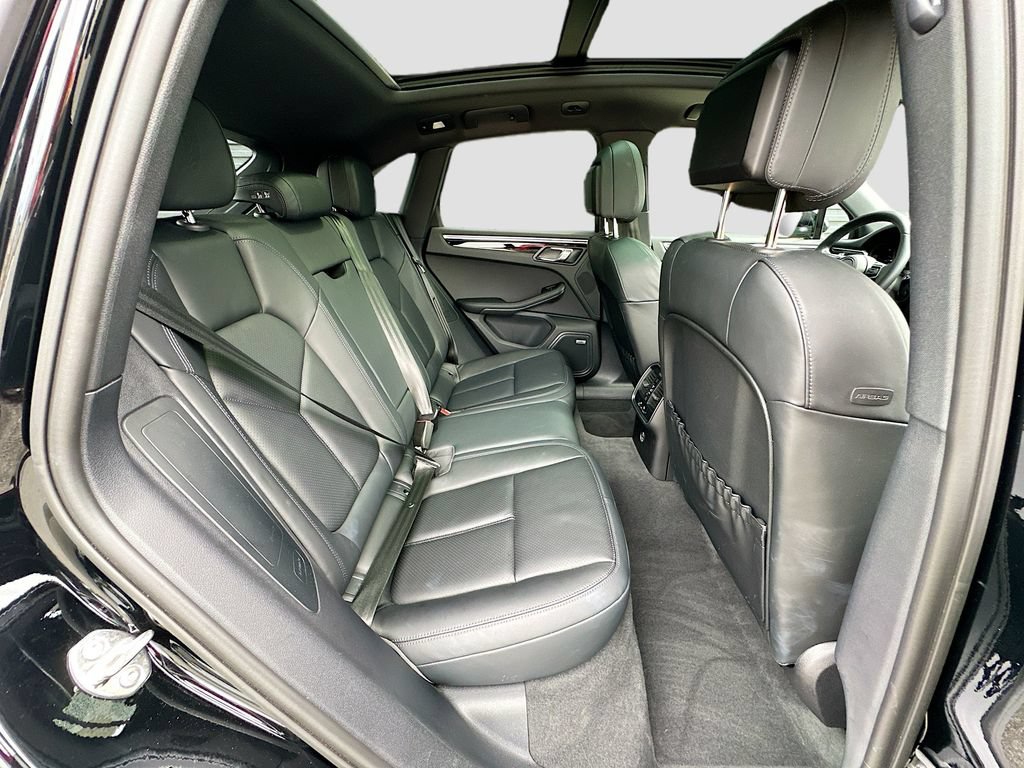 Certified 2023 Porsche Macan Turbo AWD/4WD image 29