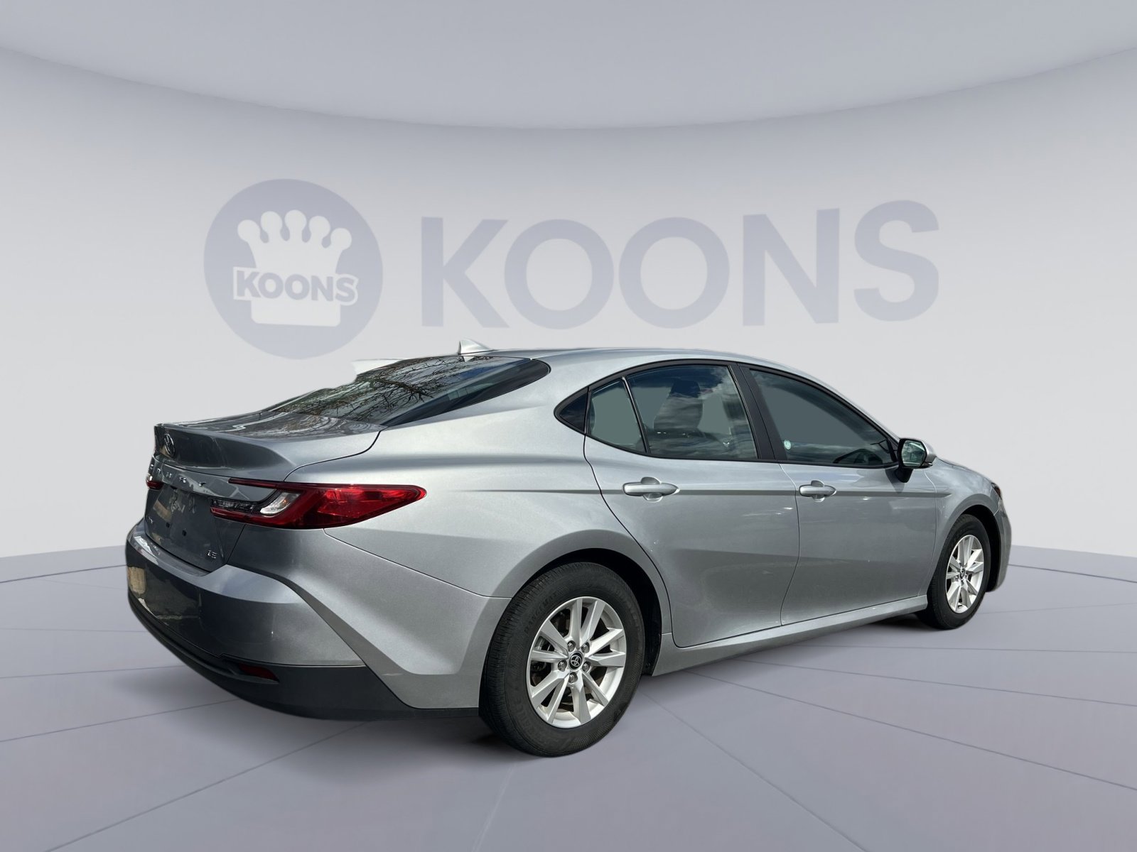 Used 2025 Toyota Camry LE image 4