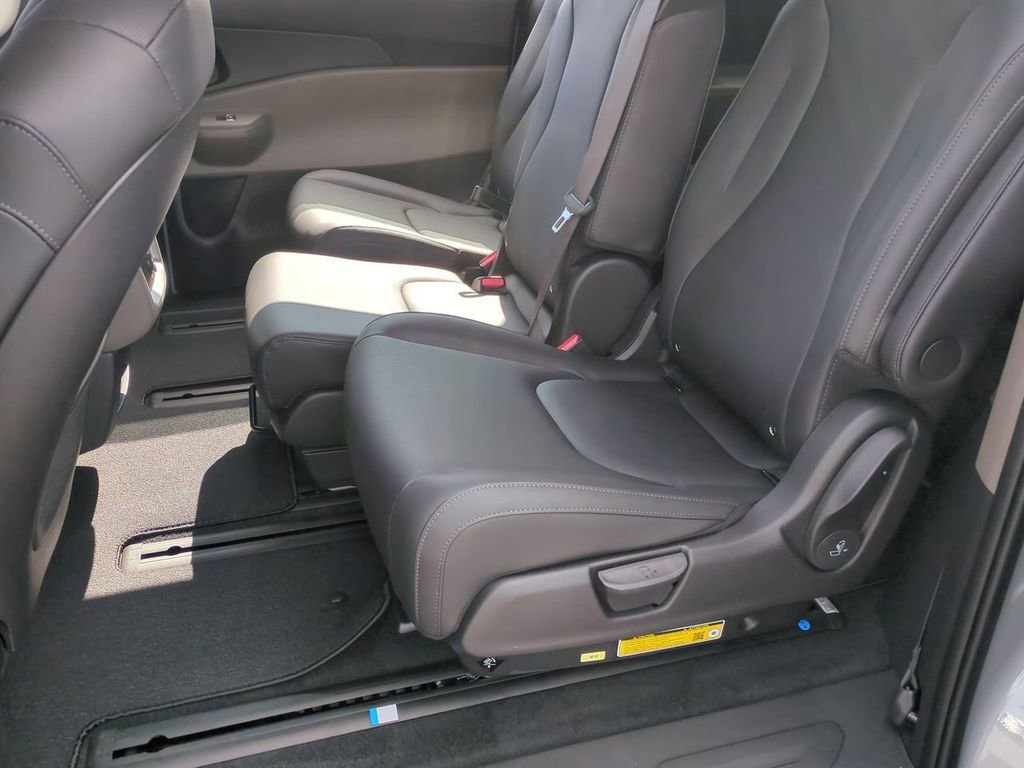 New 2026 Kia Carnival SX FWD image 24