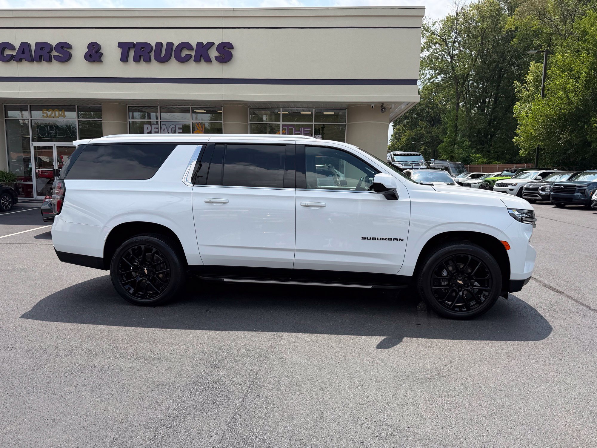 Used 2024 Chevrolet Suburban LT AWD/4WD image 7