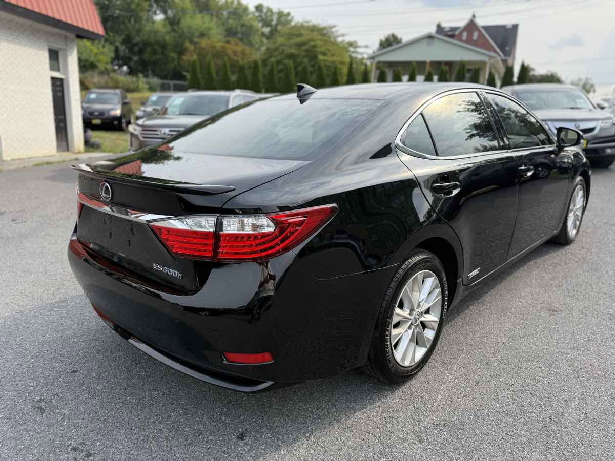 Used 2015 Lexus ES 300h image 7