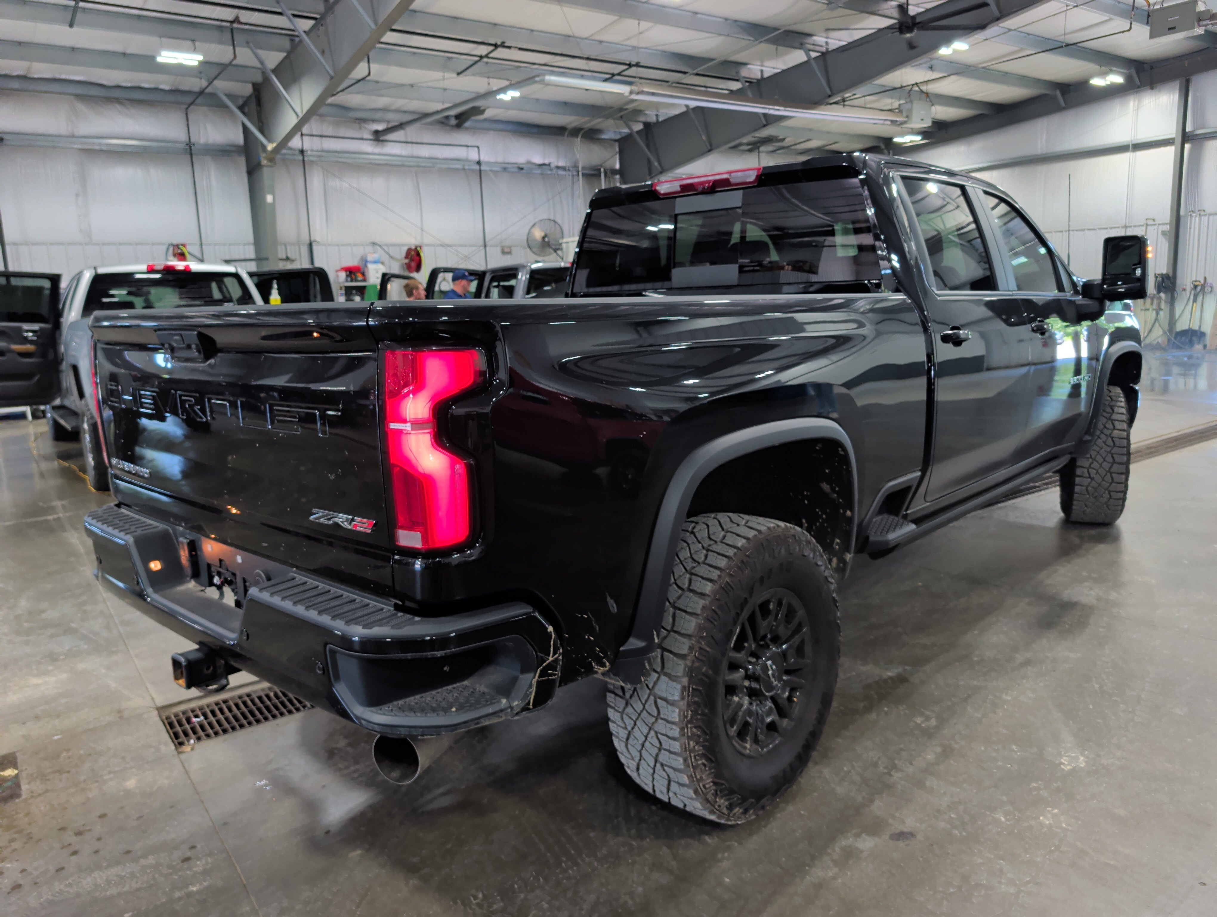 Used 2025 Chevrolet Silverado 2500 ZR2 w/ Technology Package AWD/4WD image 3