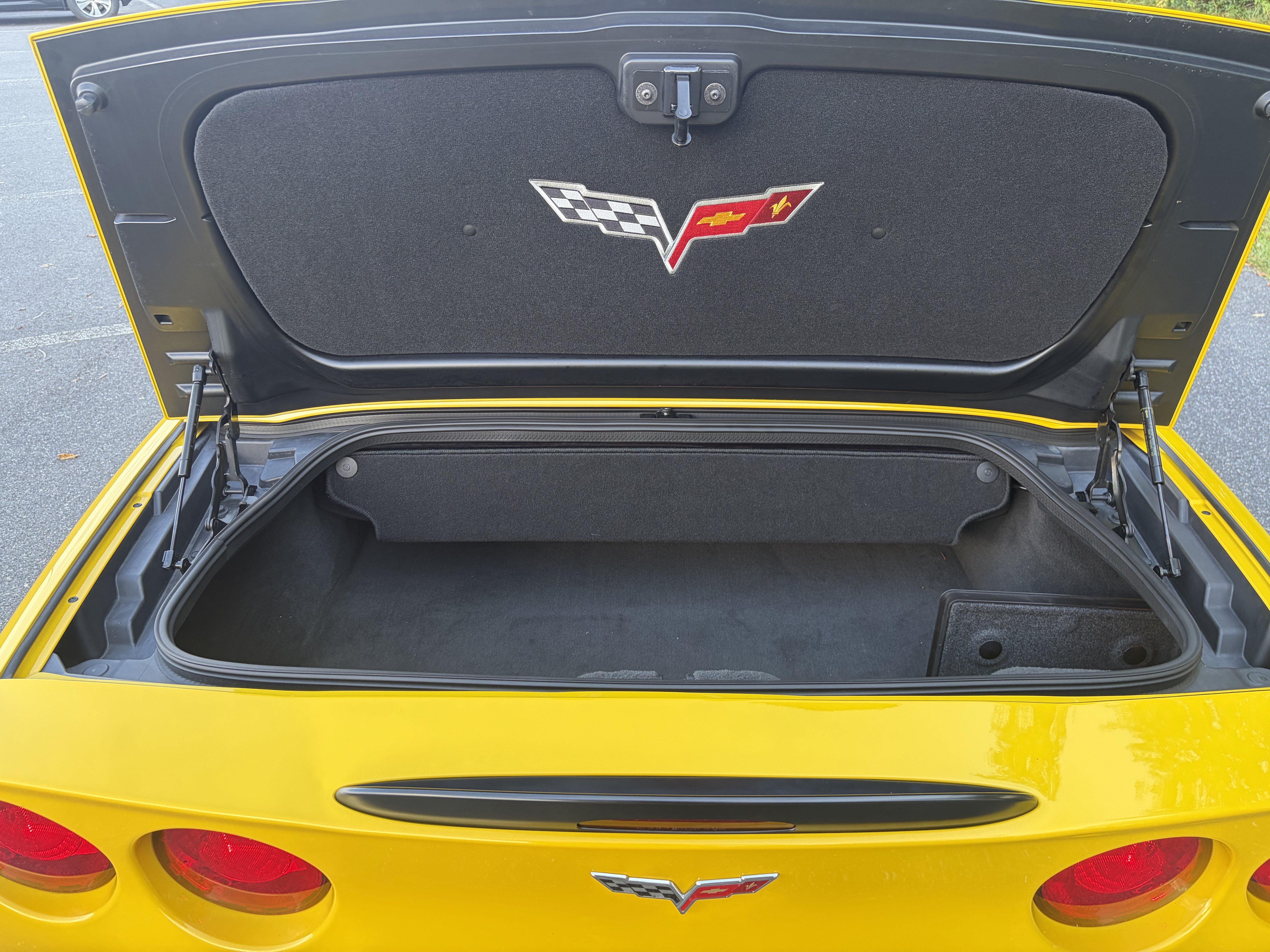 Used 2010 Chevrolet Corvette Grand Sport w/ Preferred Equipment Group RWD image 23