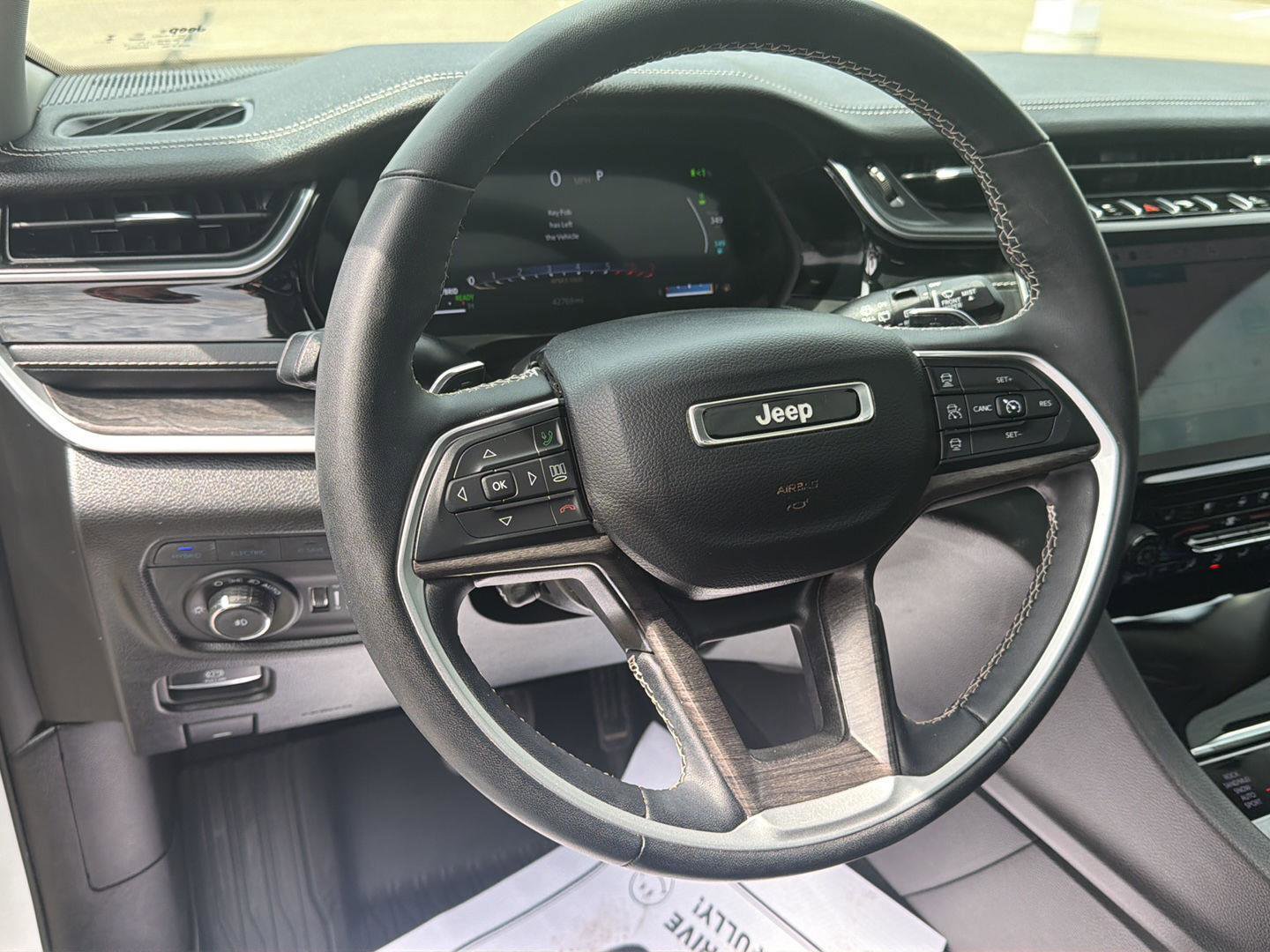 Used 2023 Jeep Grand Cherokee 30th Anniversary AWD/4WD image 16