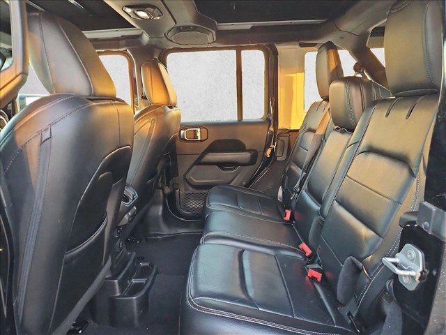 Used 2018 Jeep Wrangler Unlimited Sahara AWD/4WD image 15