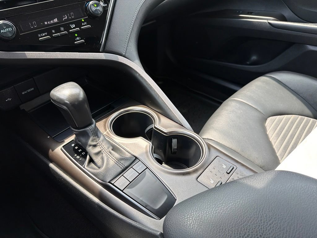 Used 2024 Toyota Camry SE w/ Cold Weather Package FWD image 24