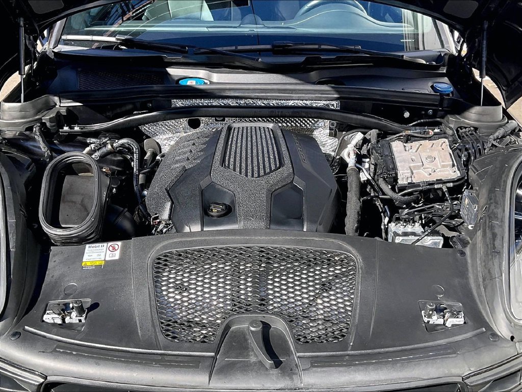 Certified 2023 Porsche Macan AWD/4WD image 15