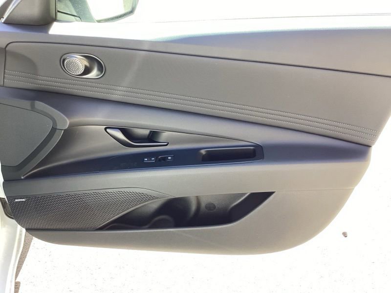 New 2025 Hyundai Elantra Limited image 15