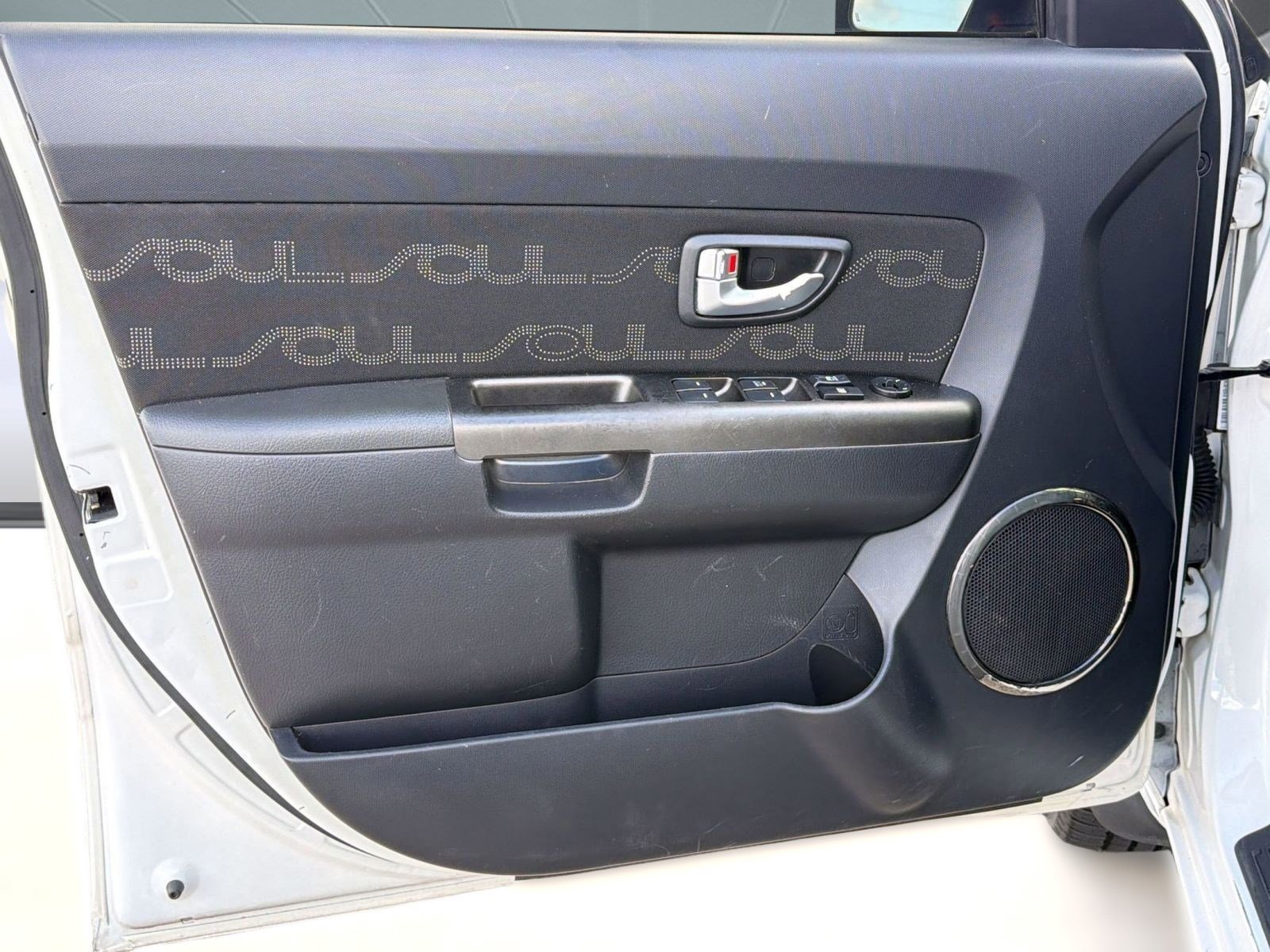 Used 2013 Kia Soul + FWD image 19