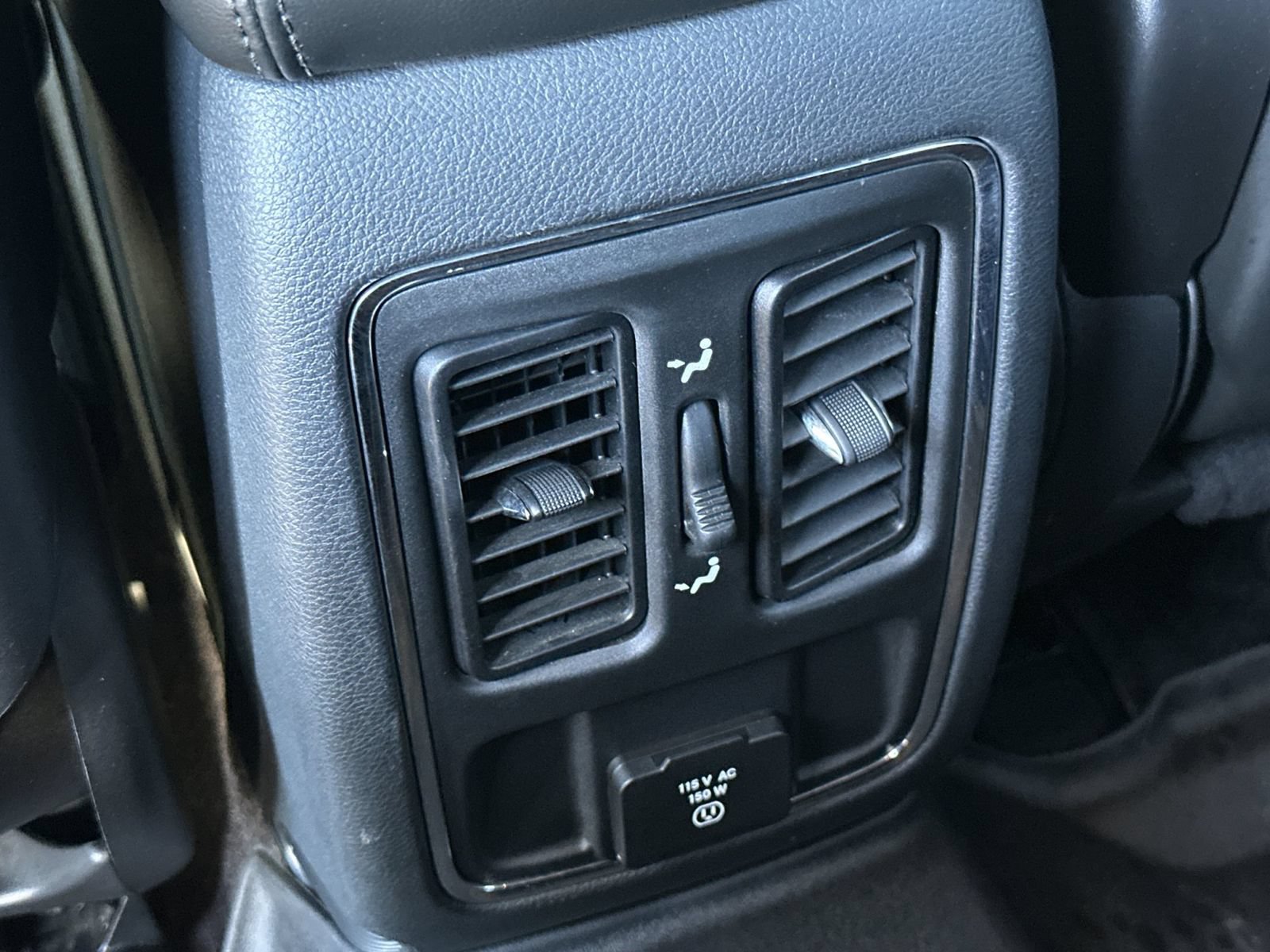 Used 2018 Jeep Grand Cherokee Altitude AWD/4WD image 13