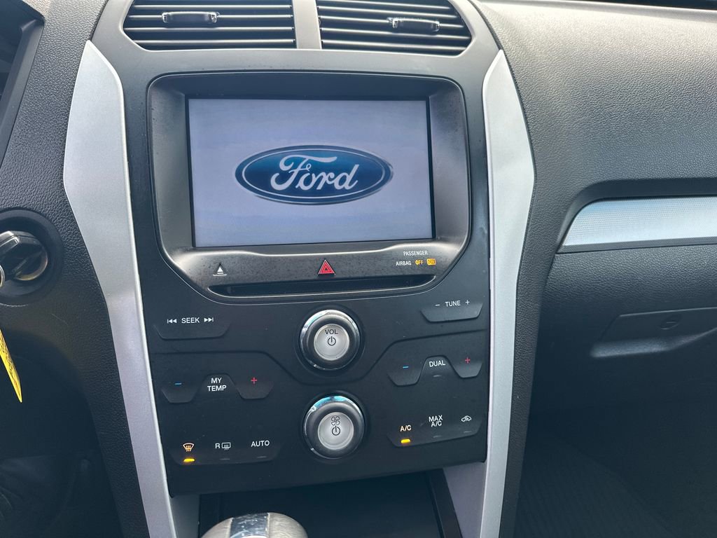 Used 2014 Ford Explorer XLT w/ Equipment Group 202A AWD/4WD image 17