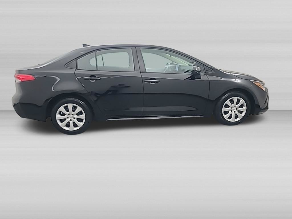 Used 2025 Toyota Corolla LE FWD image 3