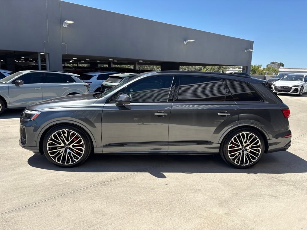 Used 2025 Audi SQ7 Prestige AWD/4WD image 9