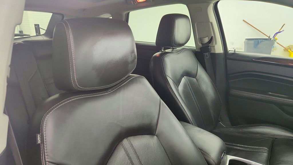 Used 2012 Cadillac SRX Luxury image 24