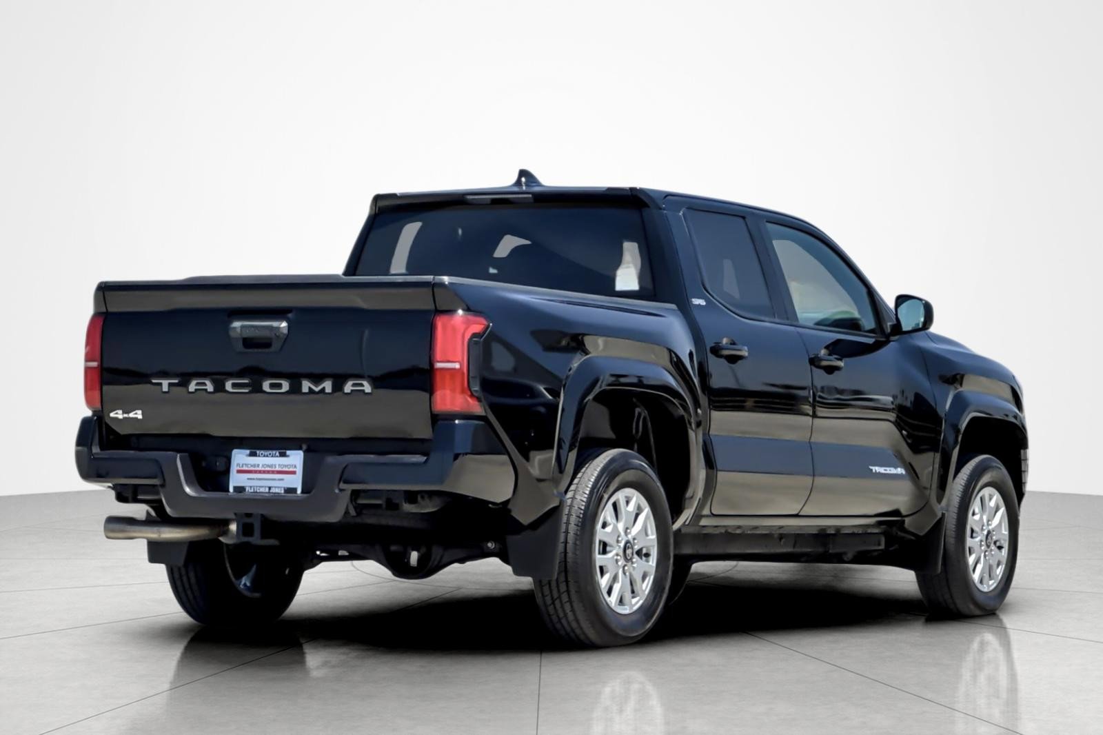 Used 2024 Toyota Tacoma SR5 AWD/4WD image 5