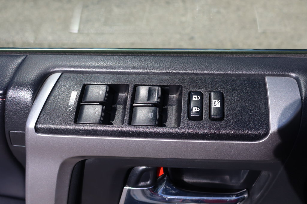 Used 2018 Toyota 4Runner Limited AWD/4WD image 18