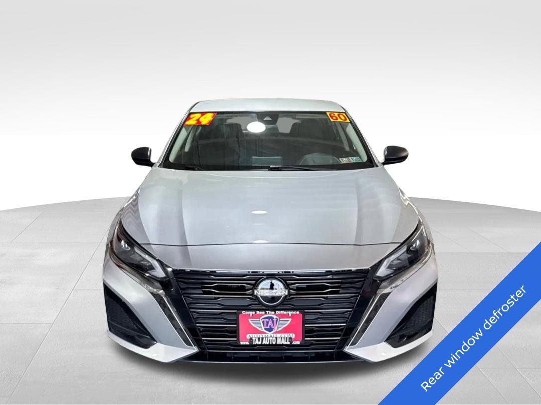 Used 2024 Nissan Altima 2.5 SV FWD image 2