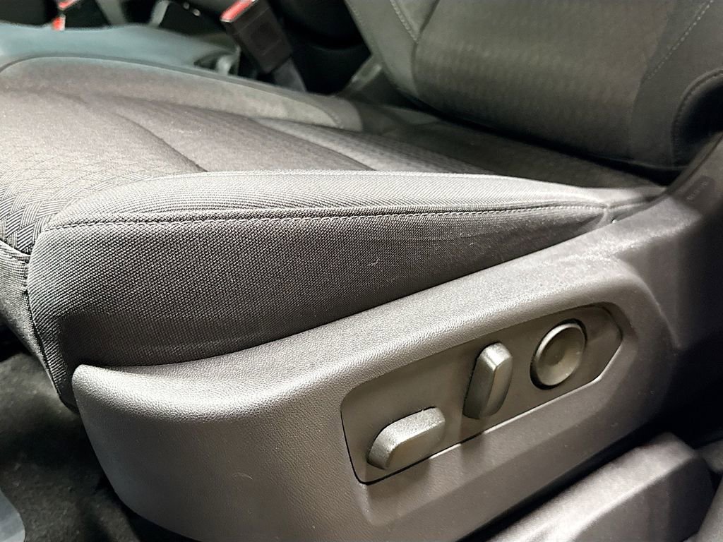 Used 2024 Chevrolet Silverado 1500 LT image 19