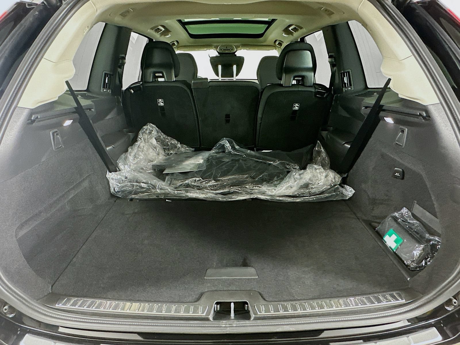 Used 2026 Volvo XC90 B6 Plus w/ Protection Package Premier AWD/4WD image 41