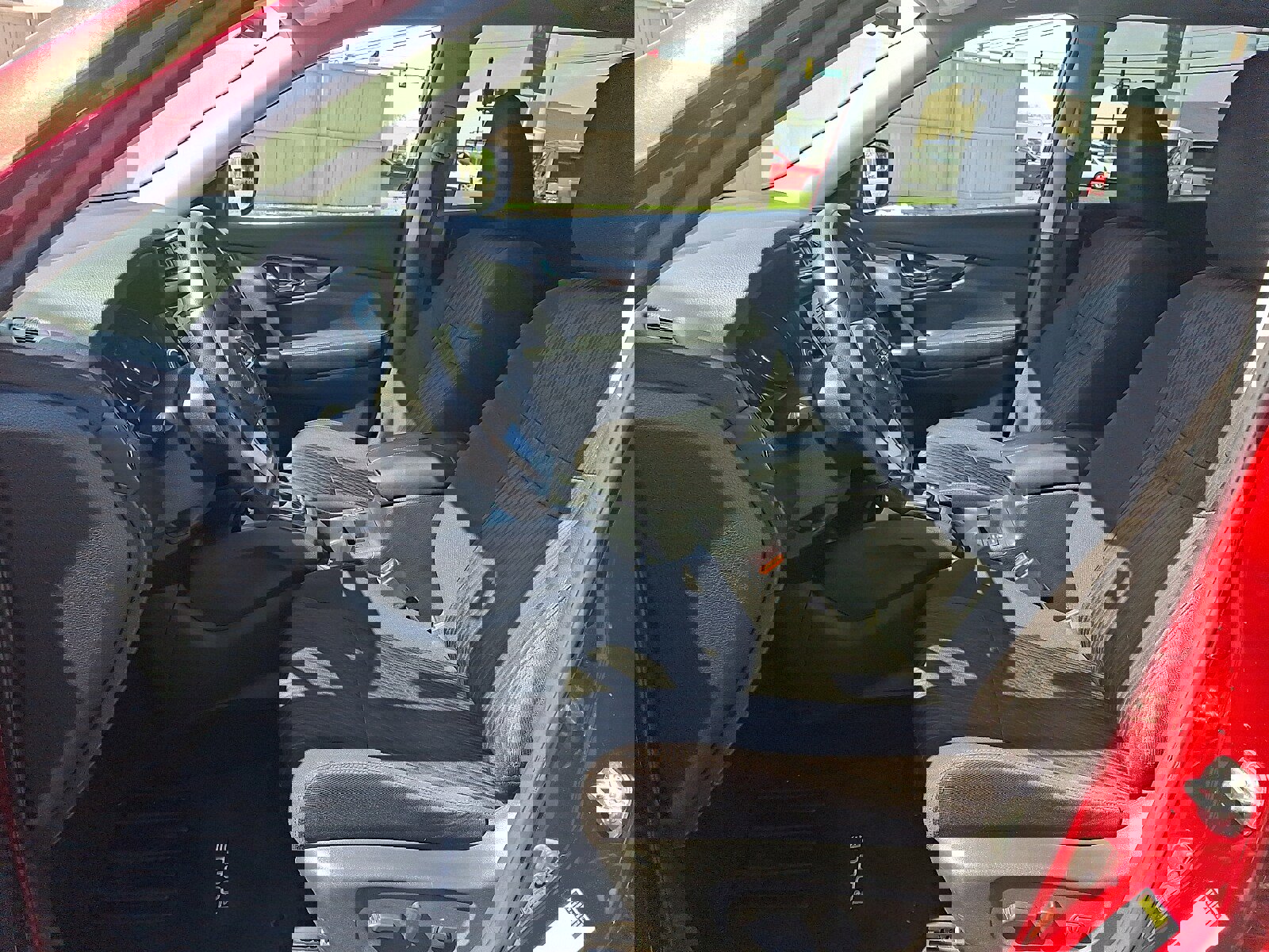 Used 2018 Nissan Rogue SV image 13