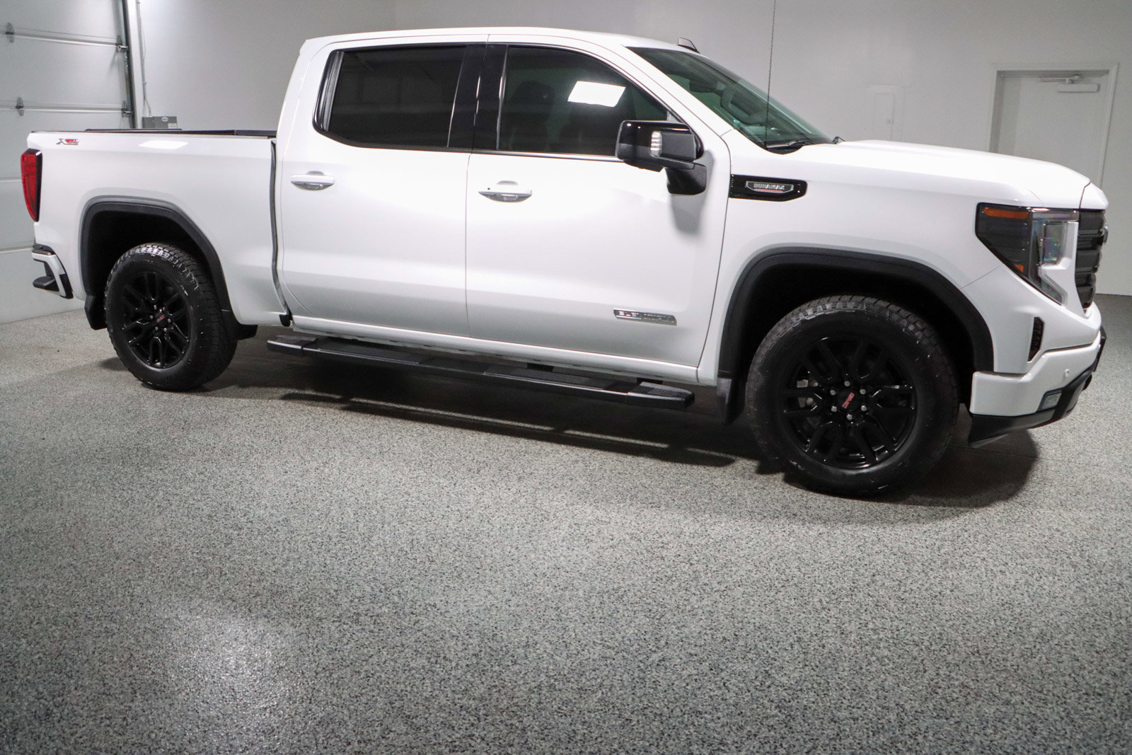 Used 2025 GMC Sierra 1500 Elevation w/ Elevation Premium Package image 6