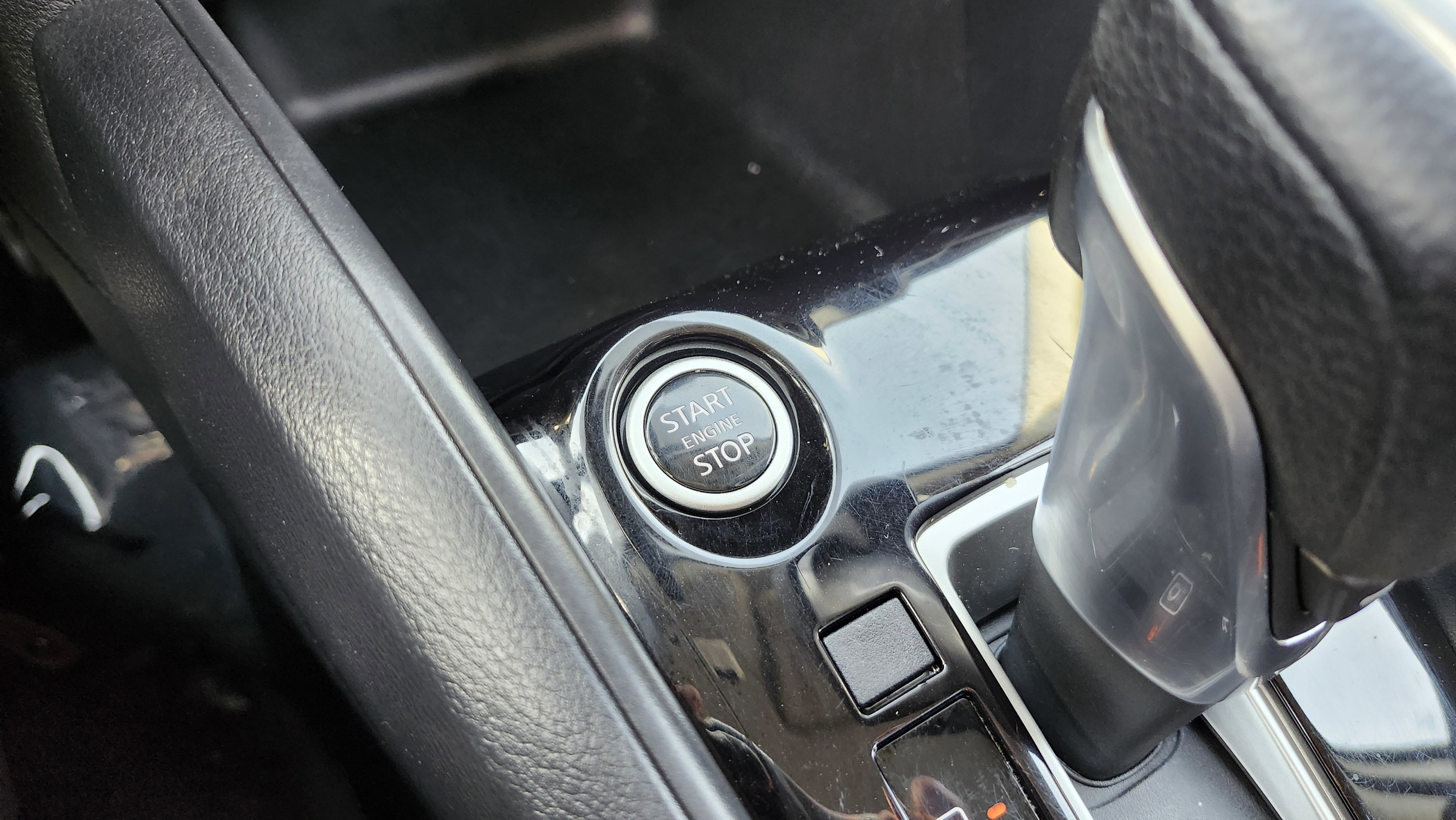 Used 2021 Nissan Kicks S image 8