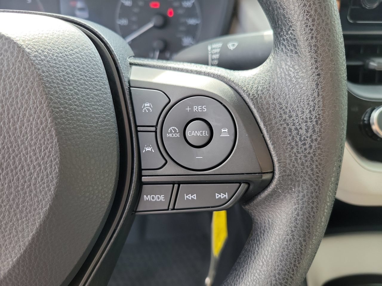 Used 2025 Toyota Corolla LE FWD image 20