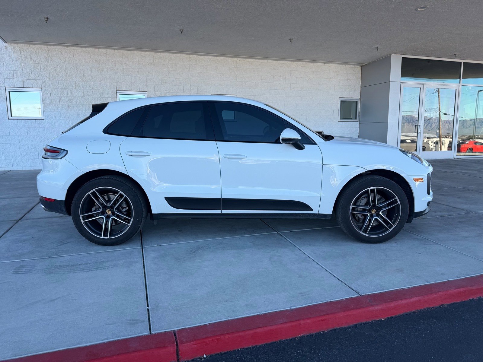 Used 2020 Porsche Macan S image 2