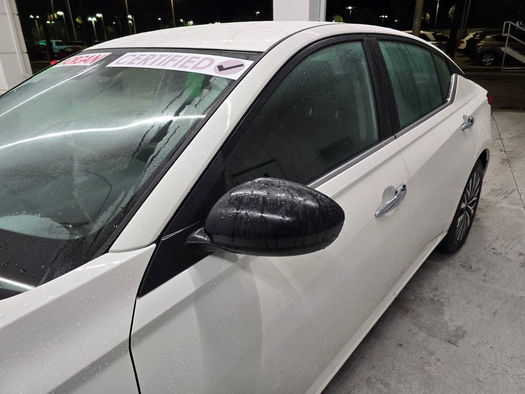 Used 2024 Nissan Altima 2.5 SV FWD image 10