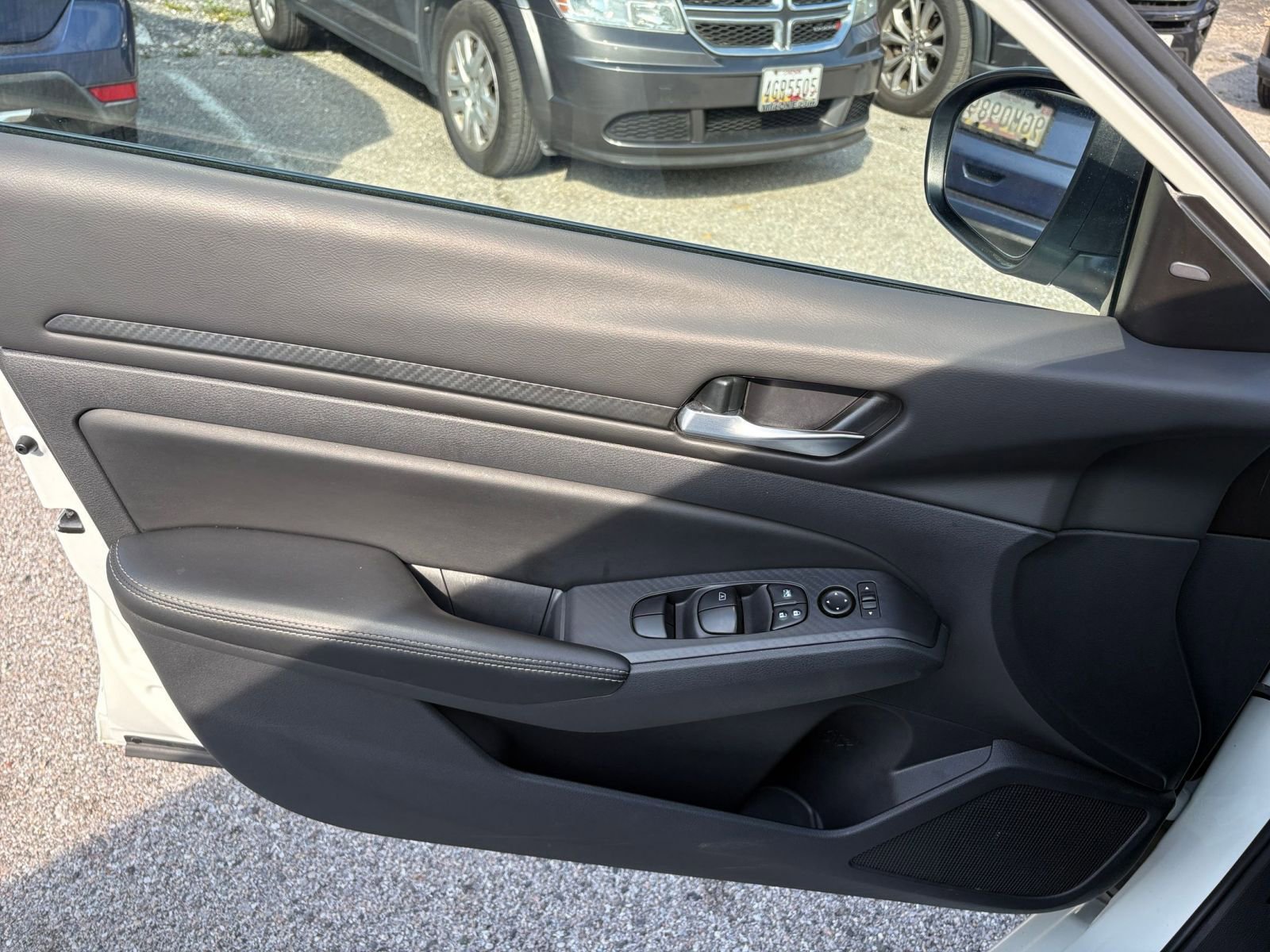 Used 2025 Nissan Altima 2.5 SV FWD image 18