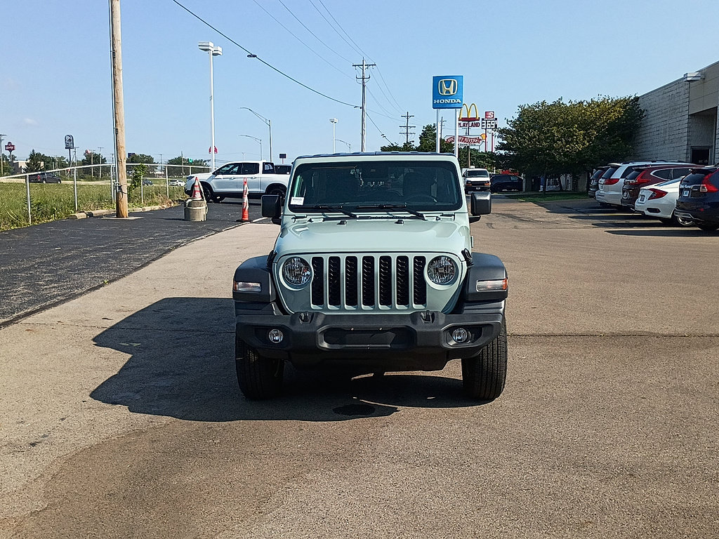 Used 2024 Jeep Wrangler Unlimited Sport AWD/4WD image 8