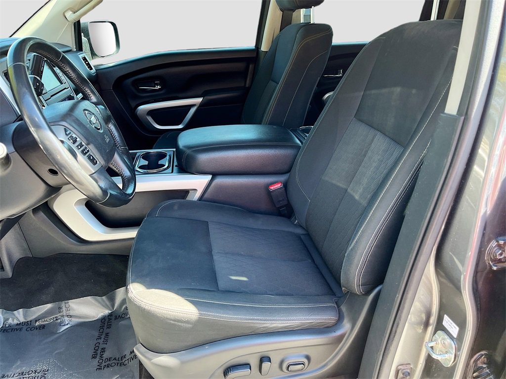 Used 2019 Nissan Titan SV w/ SV Convenience Package image 21