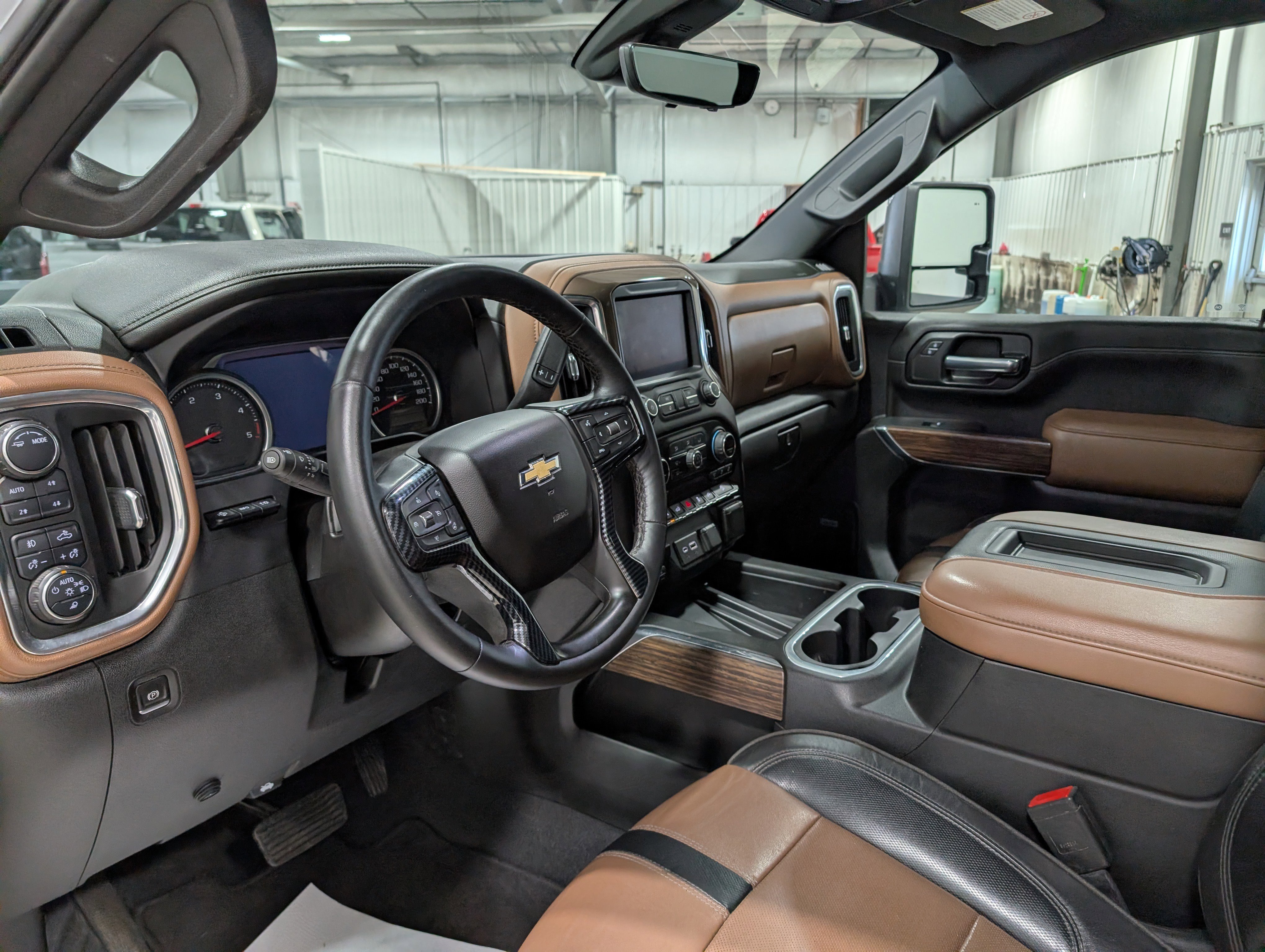 Used 2021 Chevrolet Silverado 2500 High Country w/ Technology Package AWD/4WD image 15