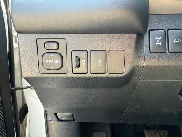 Used 2018 Toyota RAV4 XLE AWD/4WD image 27