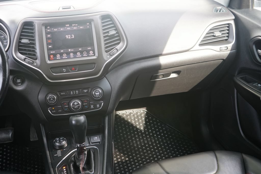 Used 2019 Jeep Cherokee Trailhawk w/ Cold Weather Group AWD/4WD image 25