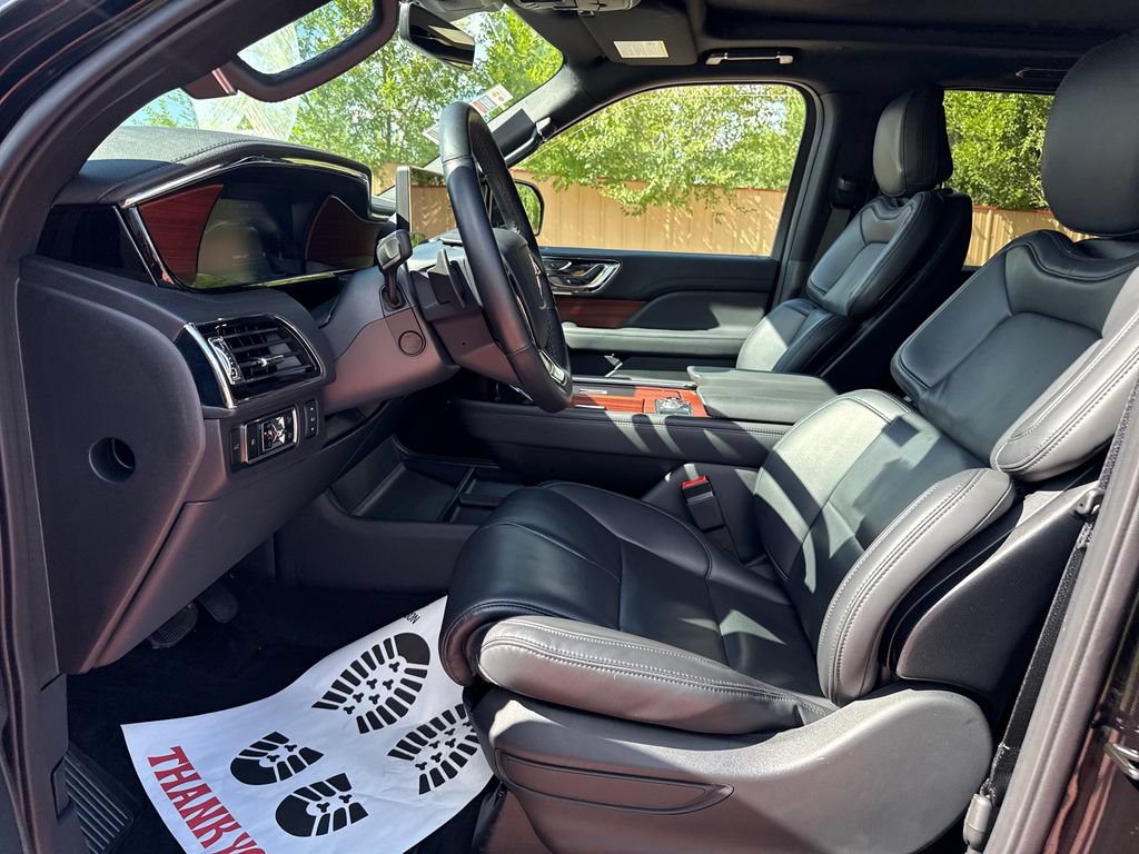 Used 2024 Lincoln Navigator Premiere AWD/4WD image 13