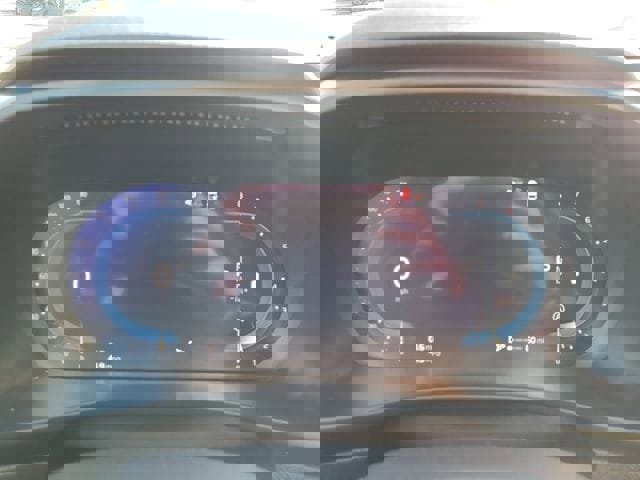 Used 2023 Volvo XC40 B5 Plus image 29