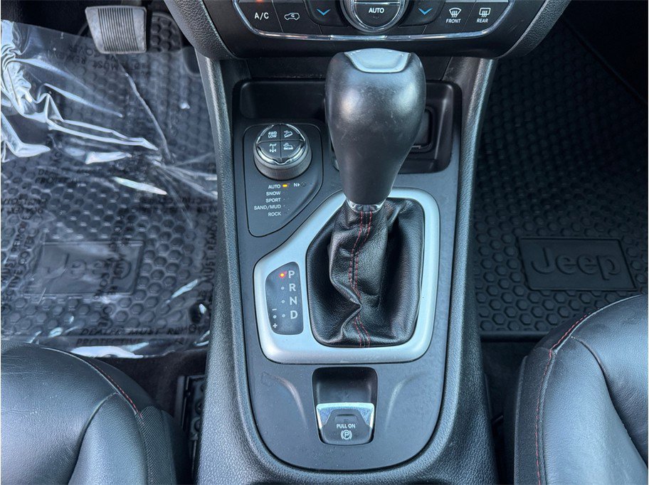 Used 2018 Jeep Cherokee Trailhawk w/ Trailer Tow Group image 12