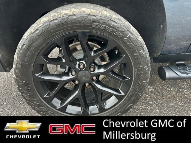 Used 2021 Chevrolet Suburban Z71 w/ Luxury Package image 12