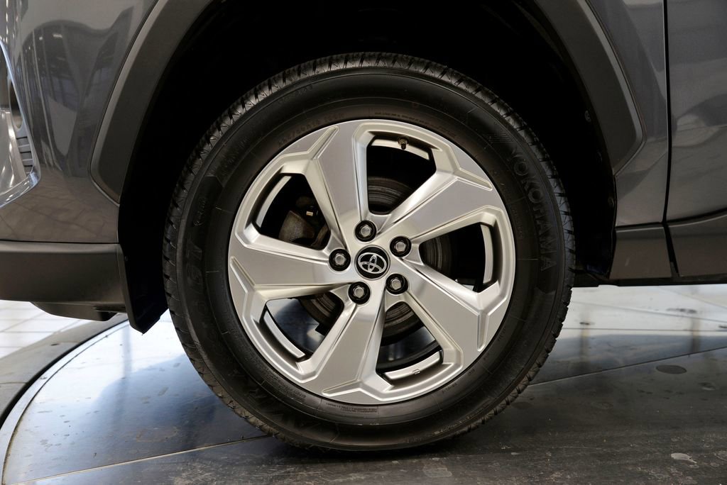 Used 2019 Toyota RAV4 Limited image 12