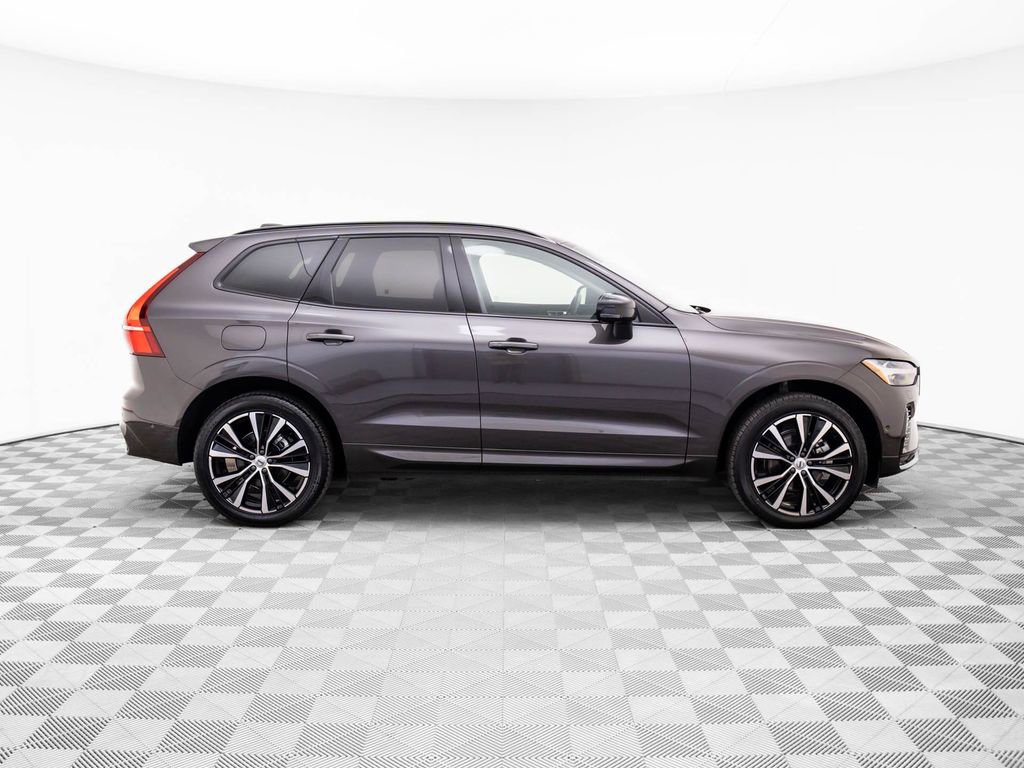 Used 2025 Volvo XC60 B5 Plus image 6
