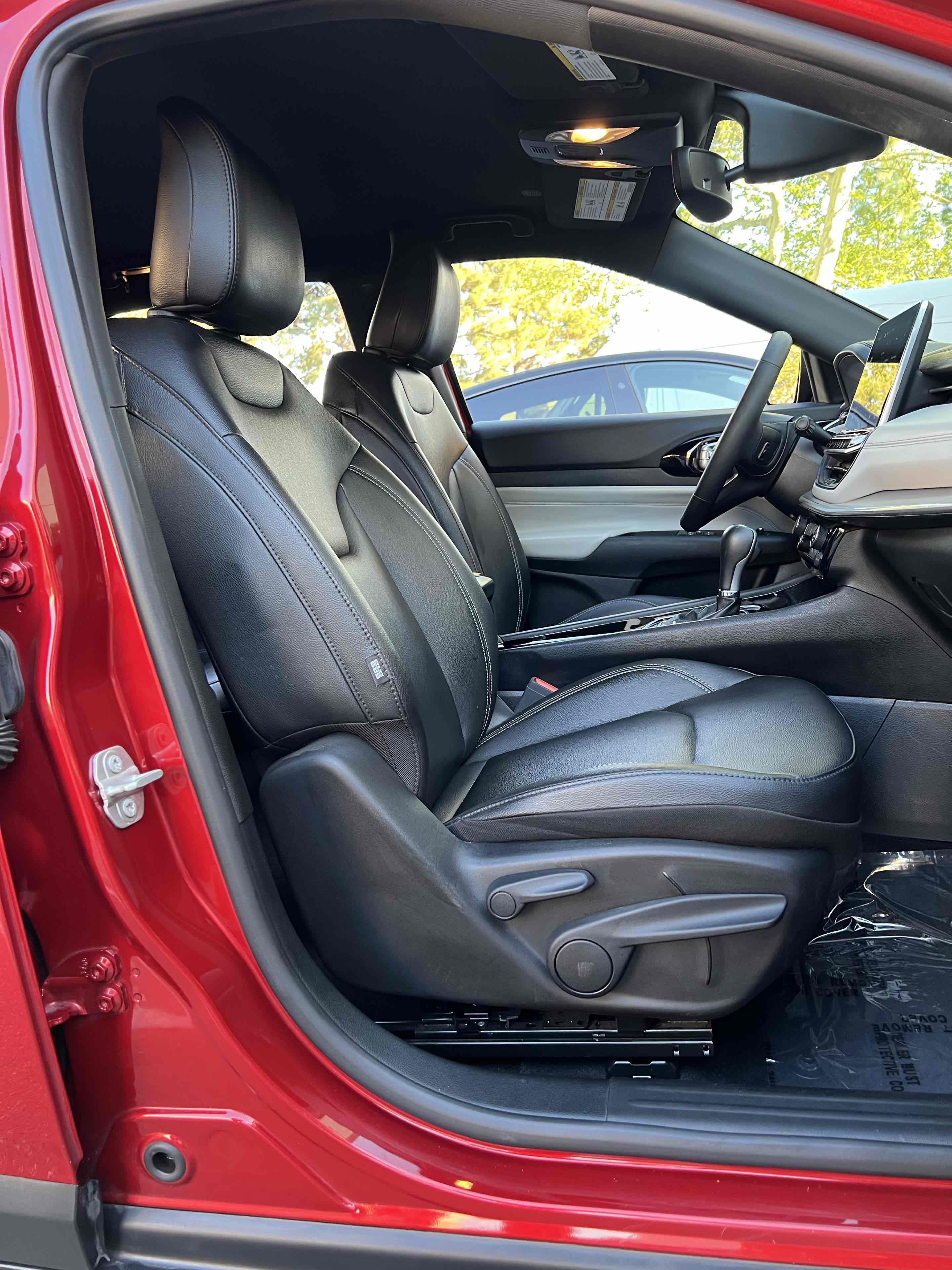 Used 2025 Jeep Compass Limited image 41