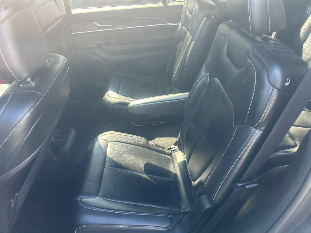 Used 2023 Jeep Grand Cherokee L Limited RWD image 17