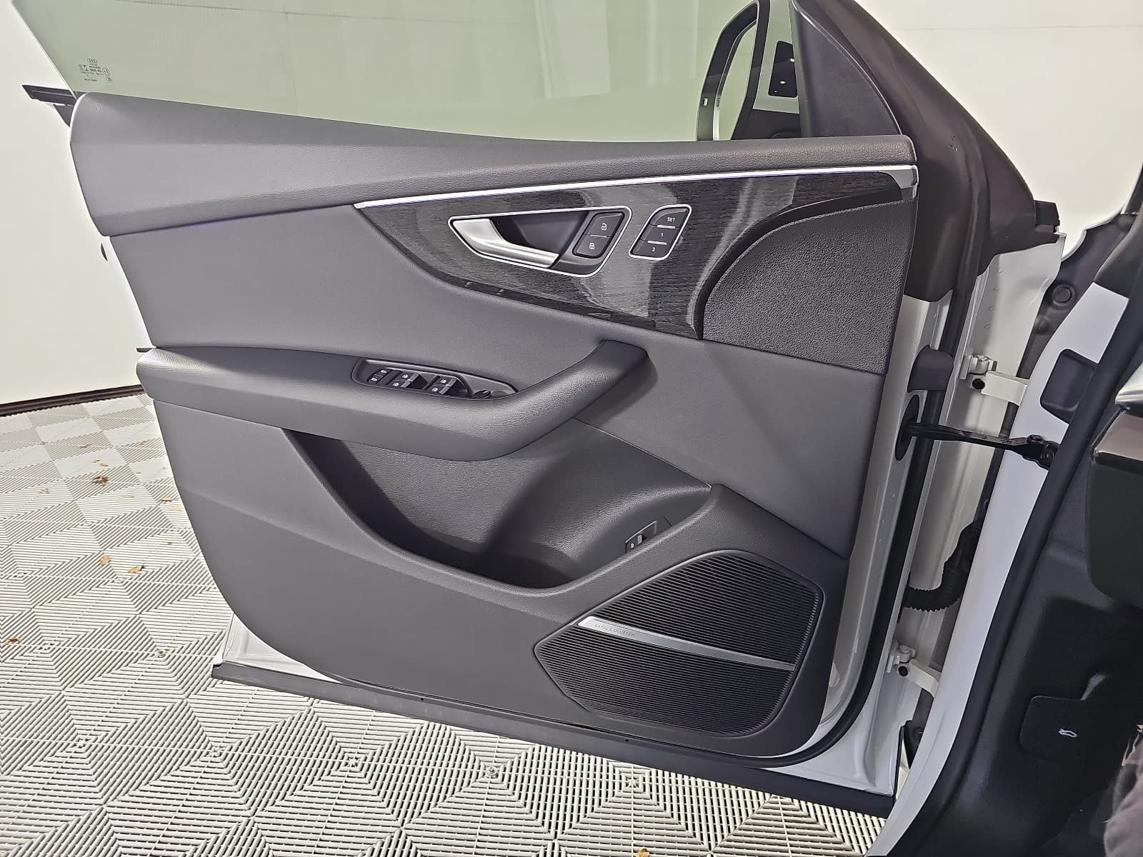 Used 2019 Audi Q8 Premium Plus AWD/4WD image 27