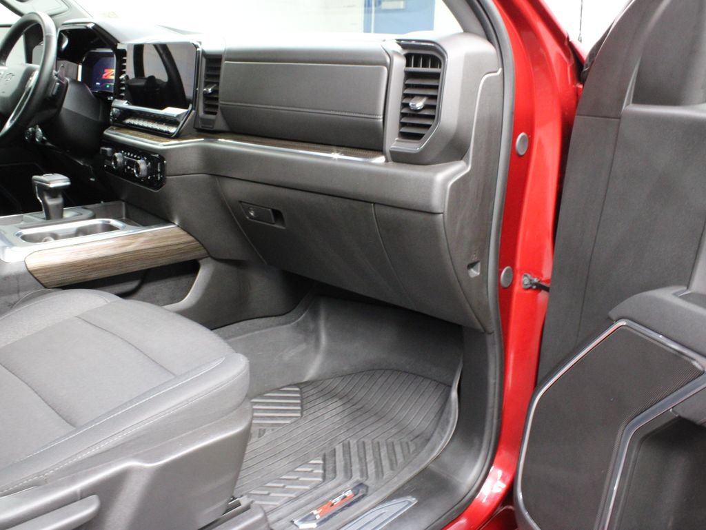 Used 2025 Chevrolet Silverado 1500 RST w/ Z71 Off-Road Package AWD/4WD image 32