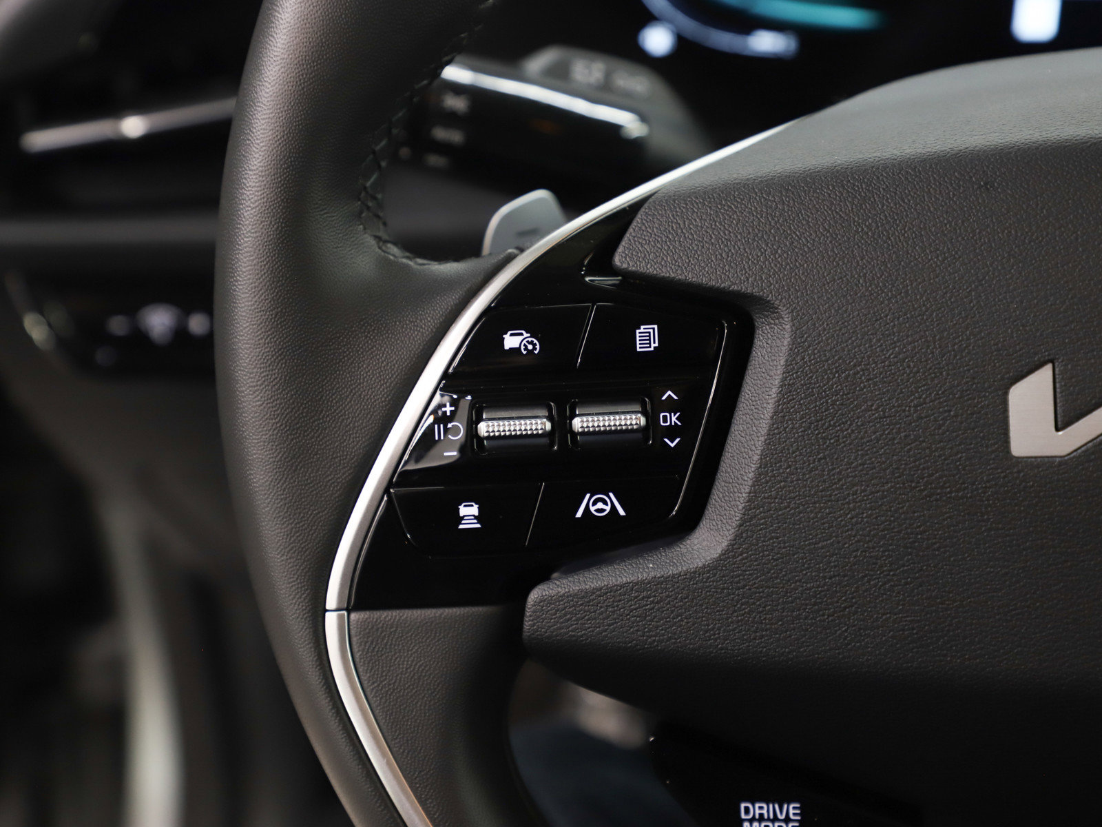 Used 2023 Kia Niro EX image 18