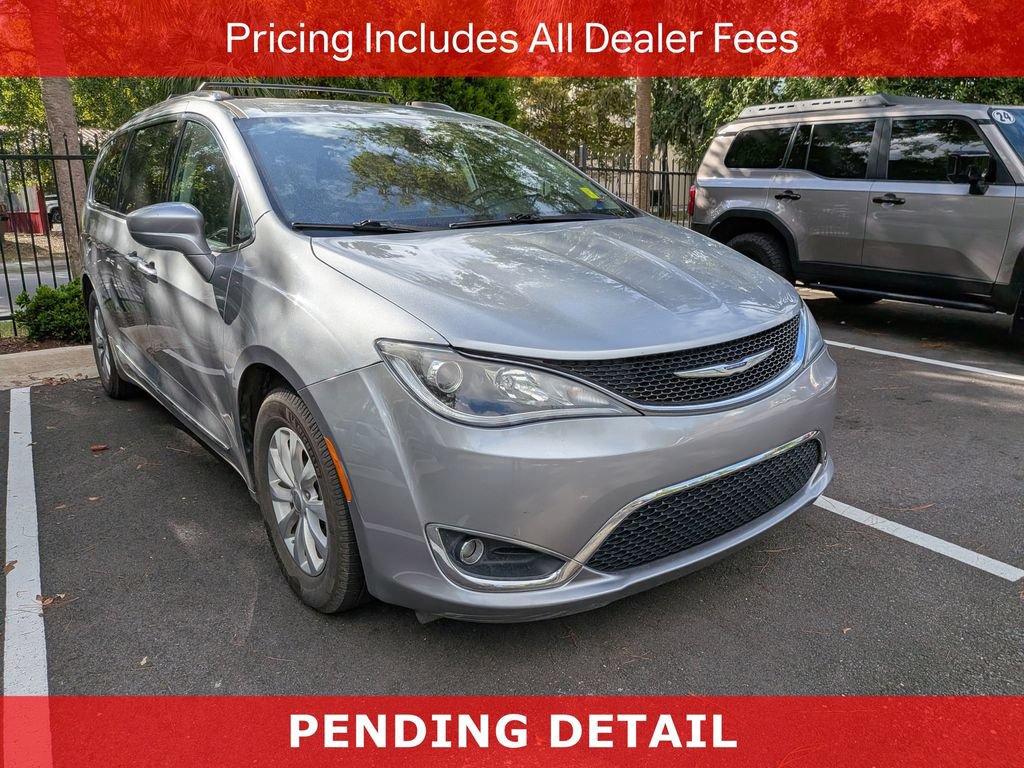 Used 2019 Chrysler Pacifica Touring-L FWD image 1