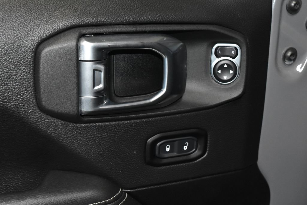 Used 2021 Jeep Wrangler Unlimited Sahara w/ Uconnect 4C Nav & Sound Group AWD/4WD image 5